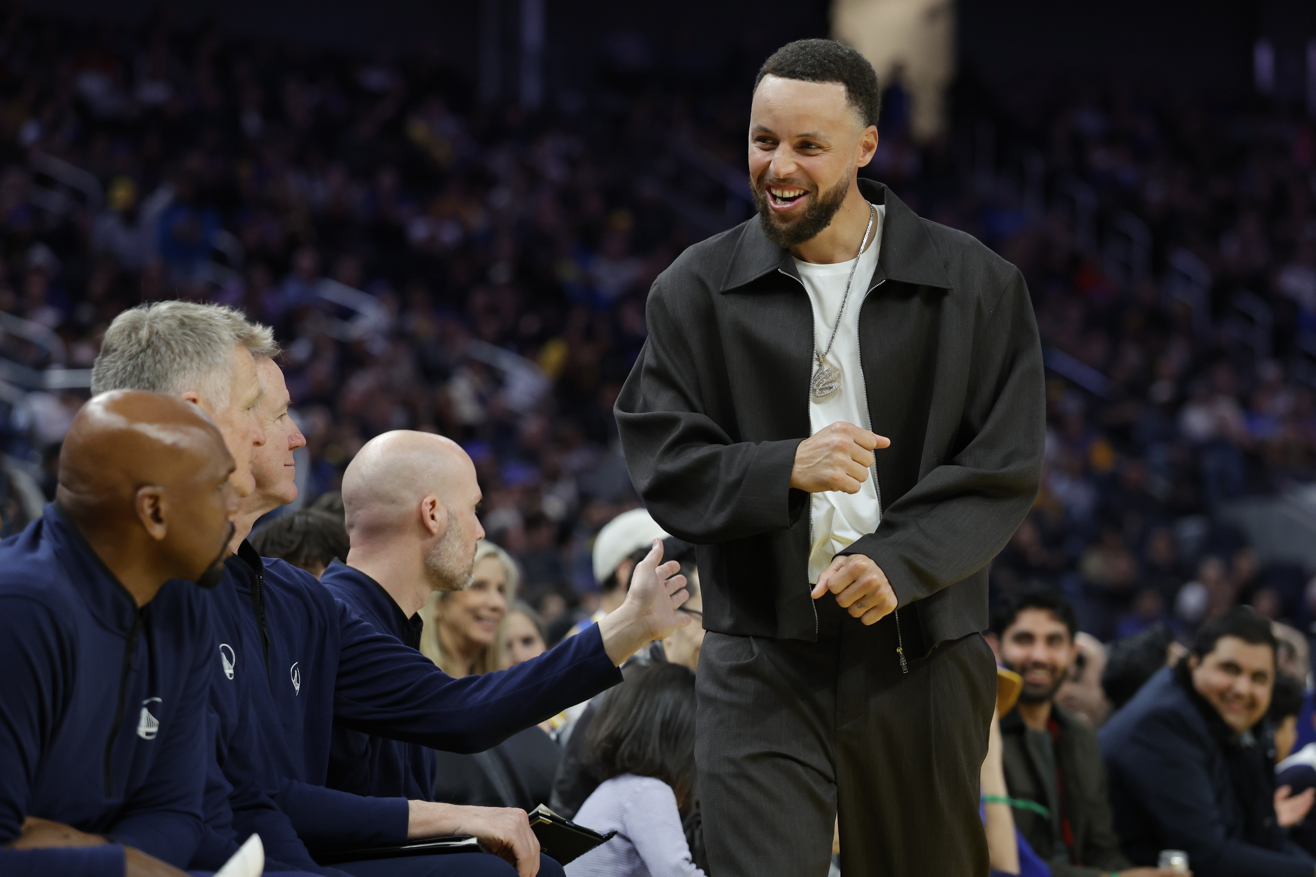 yl23455永利注册登录-库里可能赛季报销？邓利维：存在这种可能性 但我们预计不会这样